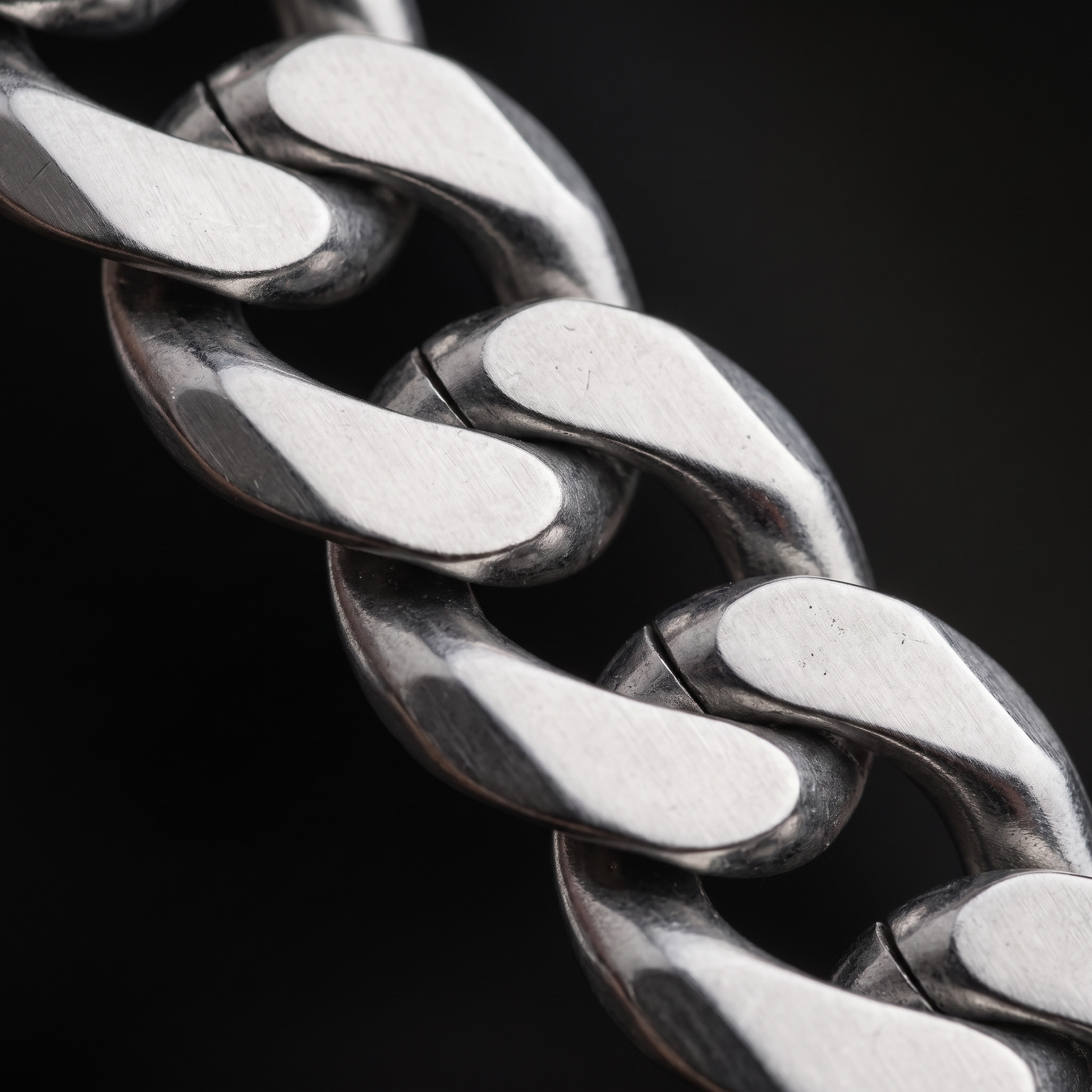 Close-up of the flat beveled Cuban links