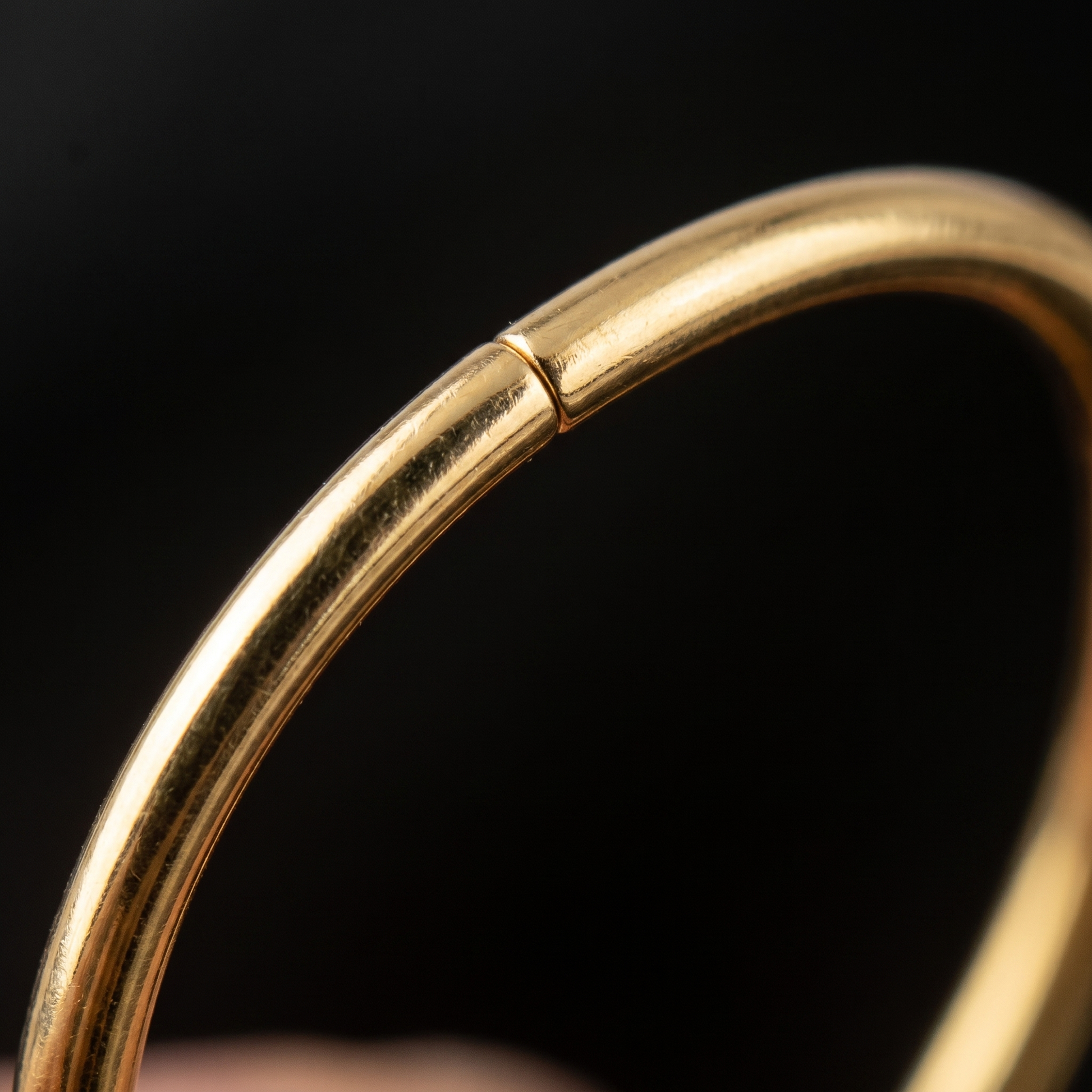 Close-up of the seamless join and wire profile