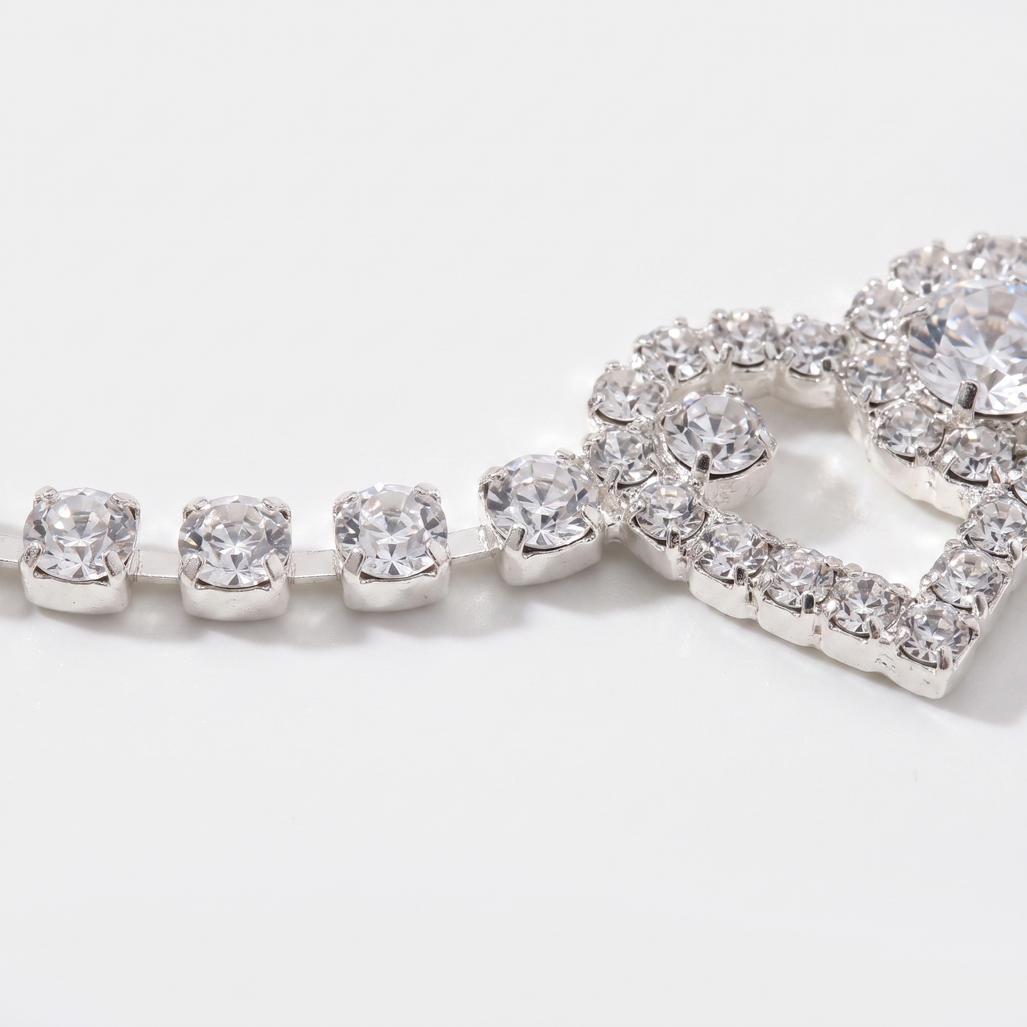 Close-up of CZ settings and chain