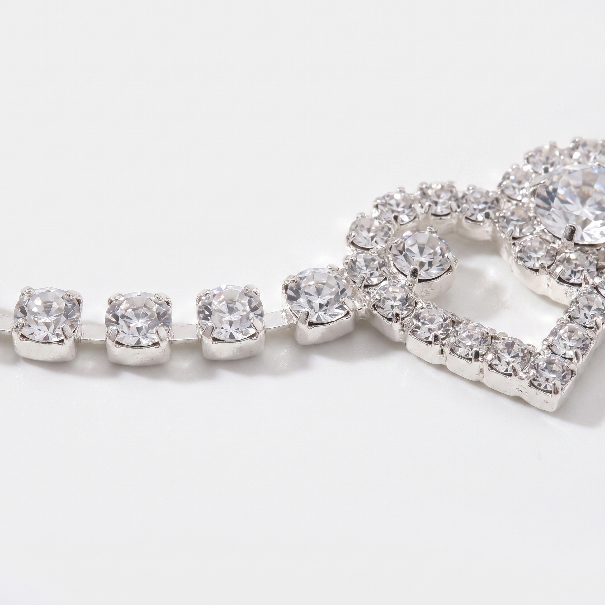 Close-up of CZ settings and chain