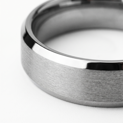 Close-up of brushed center and polished edges