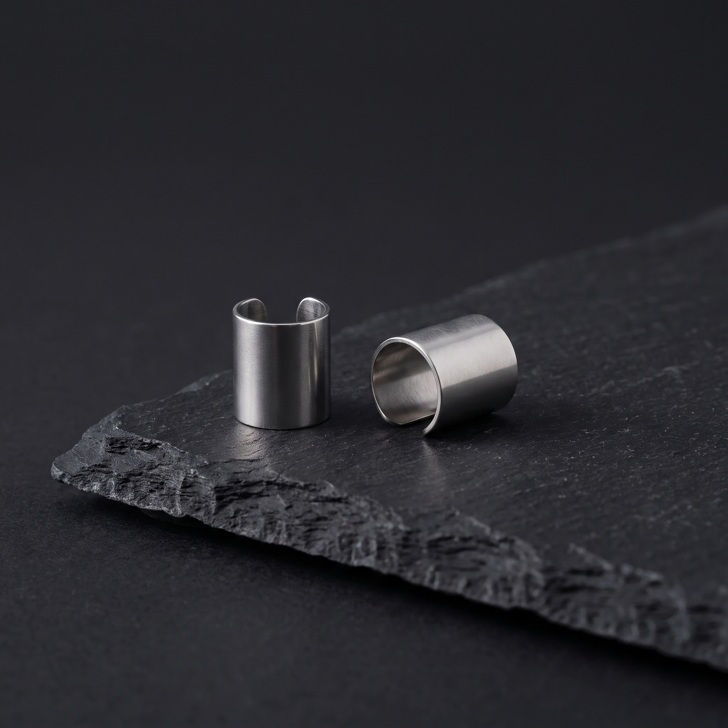 Long tube U-shaped ear cuff product shot