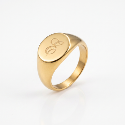 Customized signet ring product shot