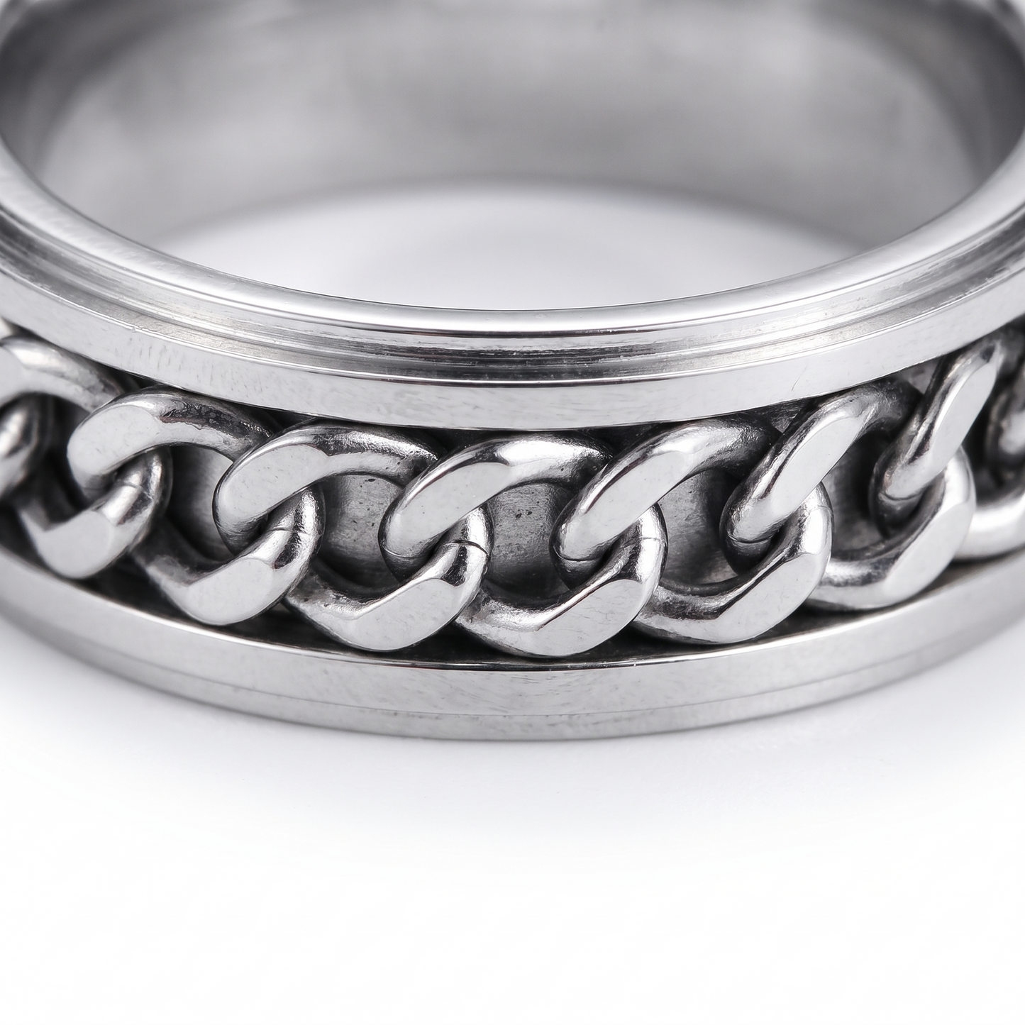 Close-up of rotating chain band