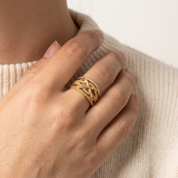 Pavé infinity ring worn, second angle
