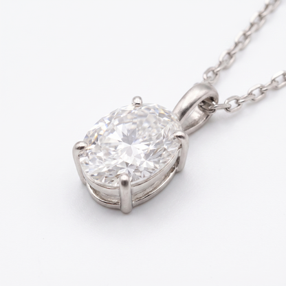Close-up of prong setting and bail