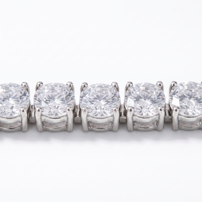 Close-up of prong-set CZ links