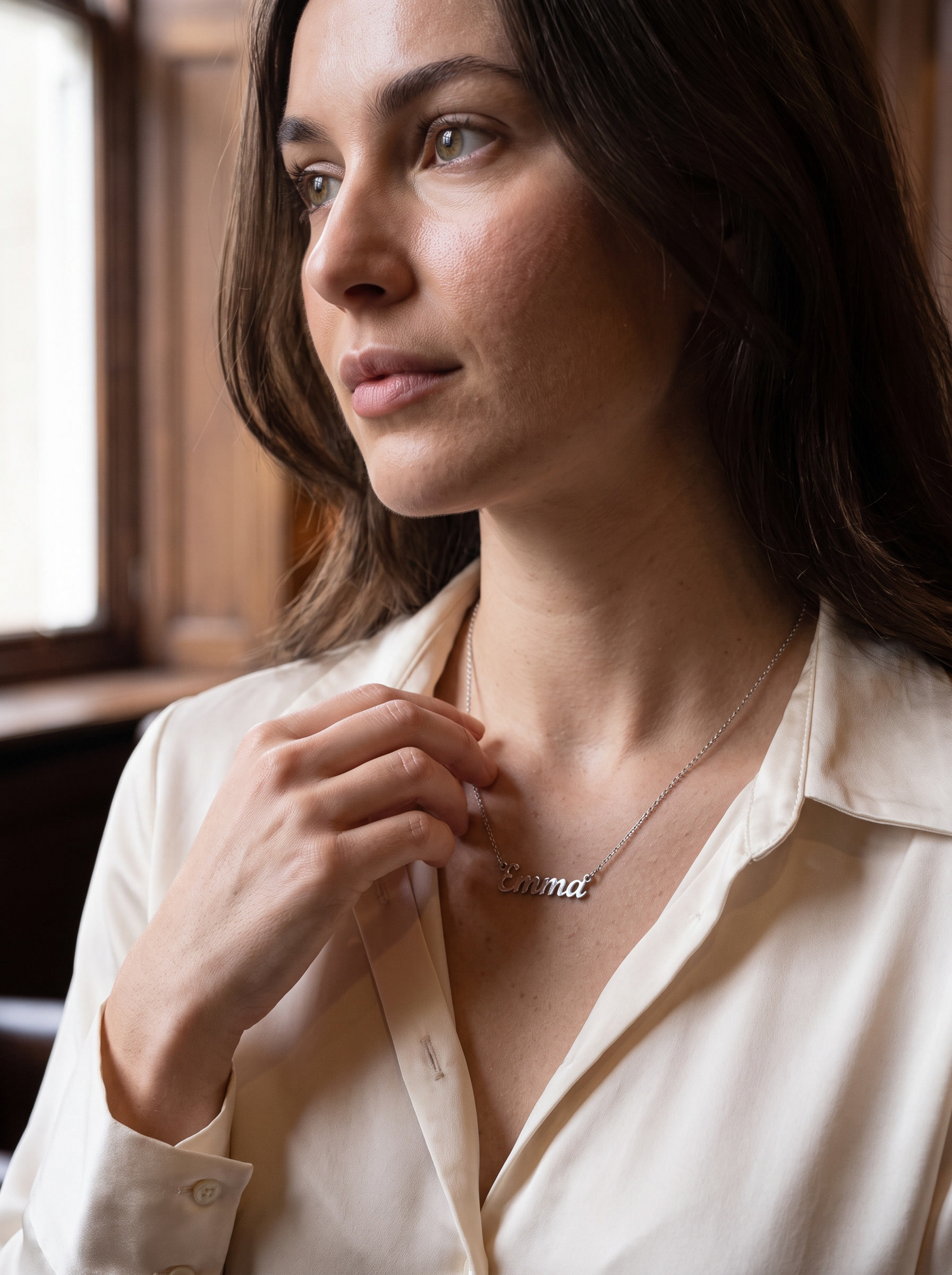 Aurelle cursive name necklace close detail