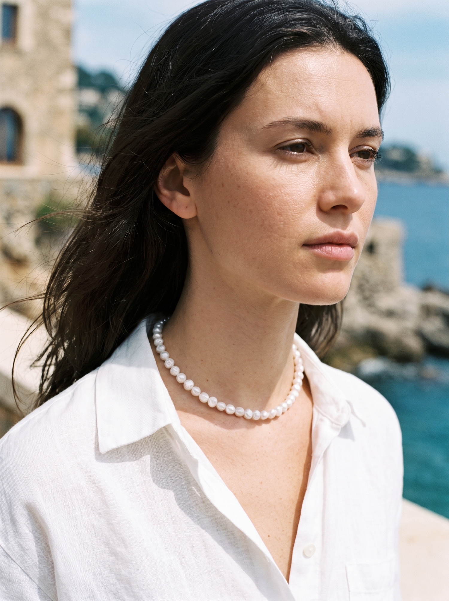 Aurelle baroque pearl choker in daylight