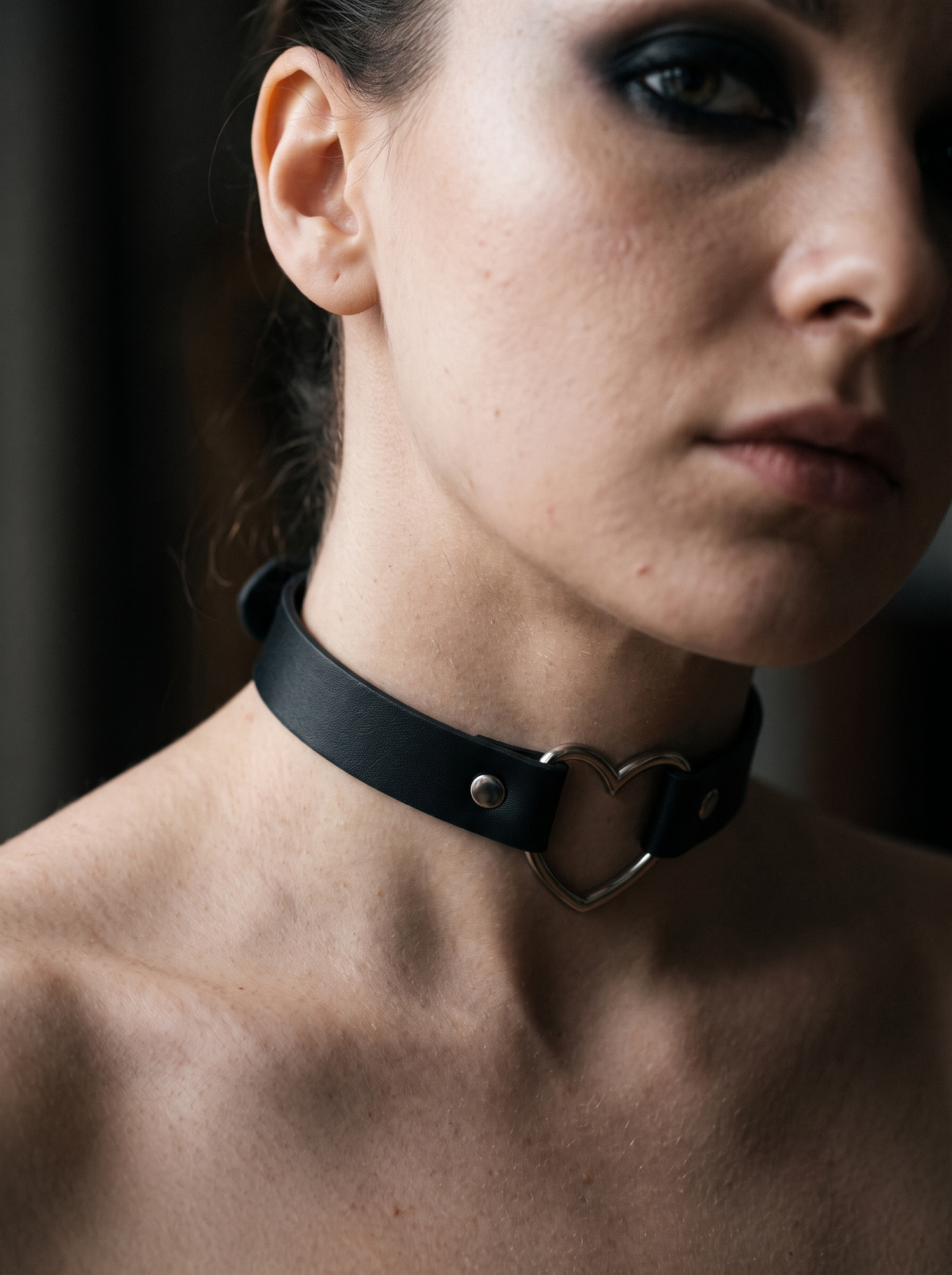 Aurelle gothic heart collar choker close detail