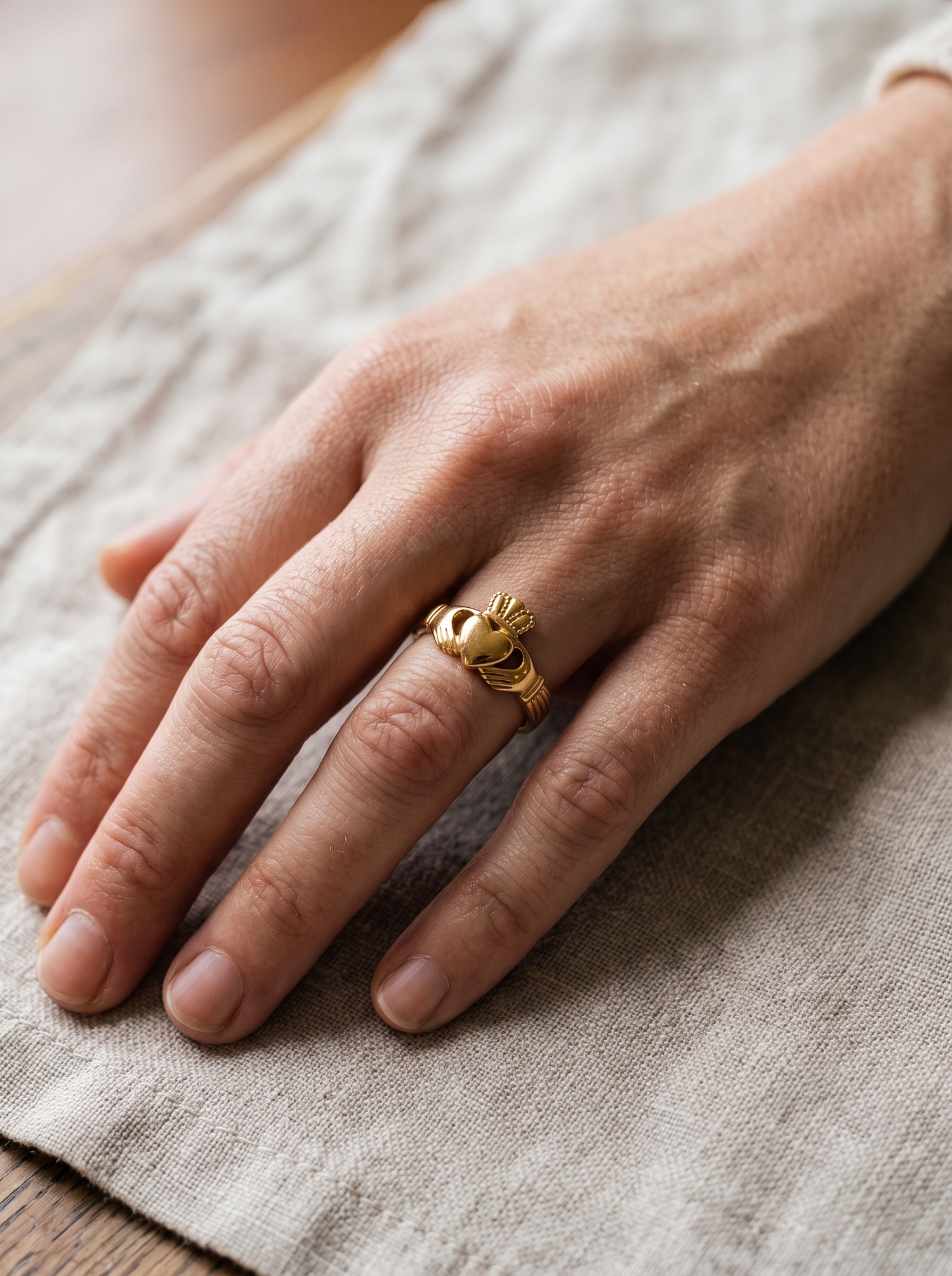 Aurelle Claddagh ring close detail